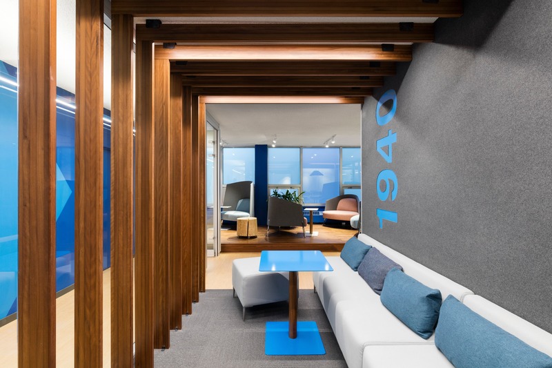 Press kit | 1299-04 - Press release | A bold transformation, a professional and innovative environment - Taktik design - Institutional Architecture - Working Lounge 3 - Photo credit: Maxime Brouillet