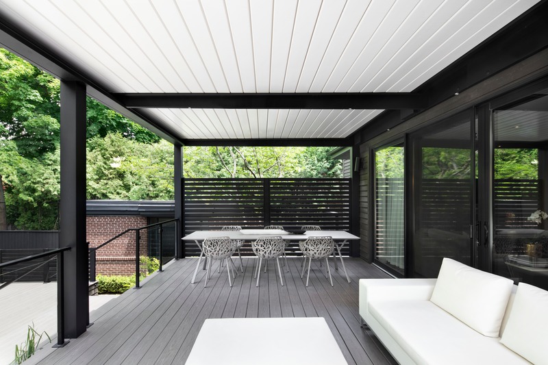 Dossier de presse | 688-06 - Communiqué de presse | Jardin de Ville dévoile ses nouveaux abris de jardin pour l'été 2019 - Jardin de Ville - Design industriel - Pergola Solicanada - Crédit photo :  Adrien Williams 
