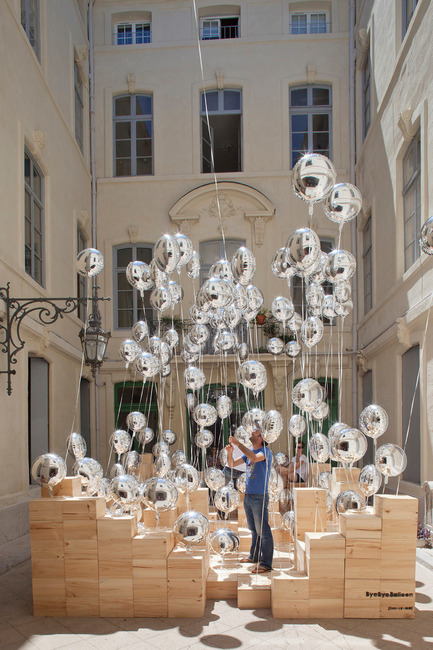 Dossier de presse | 982-03 - Communiqué de presse | Le septième Festival des Architectures Vives, un réel succès ! - Association Champ Libre - Festival des Architectures Vives (FAV) - Évènement + Exposition - BYEBYEBALLOON - Crédit photo : Festival des Architectures Vives