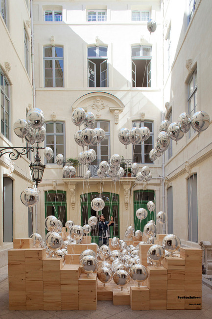Dossier de presse | 982-03 - Communiqué de presse | Le septième Festival des Architectures Vives, un réel succès ! - Association Champ Libre - Festival des Architectures Vives (FAV) - Évènement + Exposition - BYEBYEBALLOON - Crédit photo : Festival des Architectures Vives