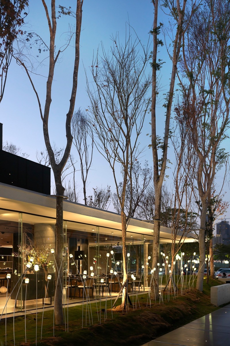 Dossier de presse | 2213-03 - Communiqué de presse | Green Isle: Out-Of-The-Box Thinking Creates New Restaurant Concept - Chain10 Architecture & Interior Design Institute - Architecture commerciale - Hot pot restaurant - Crédit photo :  Moooten Studio / Qimin Wu 