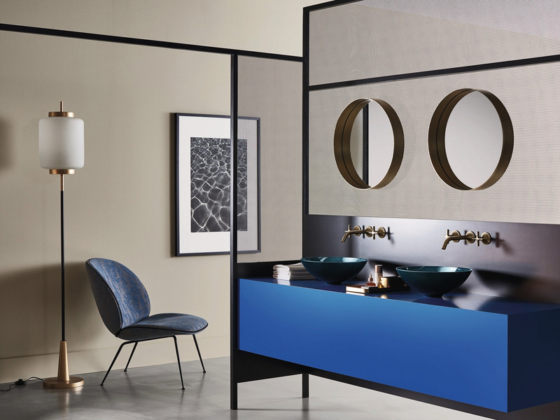 Dossier de presse | 2704-08 - Communiqué de presse | It’s time for more colour in the bathroom! - German Sanitary Industry Association / Vereinigung Deutsche Sanitärwirtschaft e.V. [VDS] - Évènement + Exposition - <p>Trend No. 11: Blue - Aqua finish from Alape</p><p><br></p><p>The Aqua finish from Alape creates a stunning impression of depth – an effect usually only achieved with glass. It owes its special character to a high-gloss surface with varying depths of colour (intensity): the colour gradient in the washbasin is created by the manufacturing process and is slightly different every time, making every basin a one-off. </p> - Crédit photo : Alape