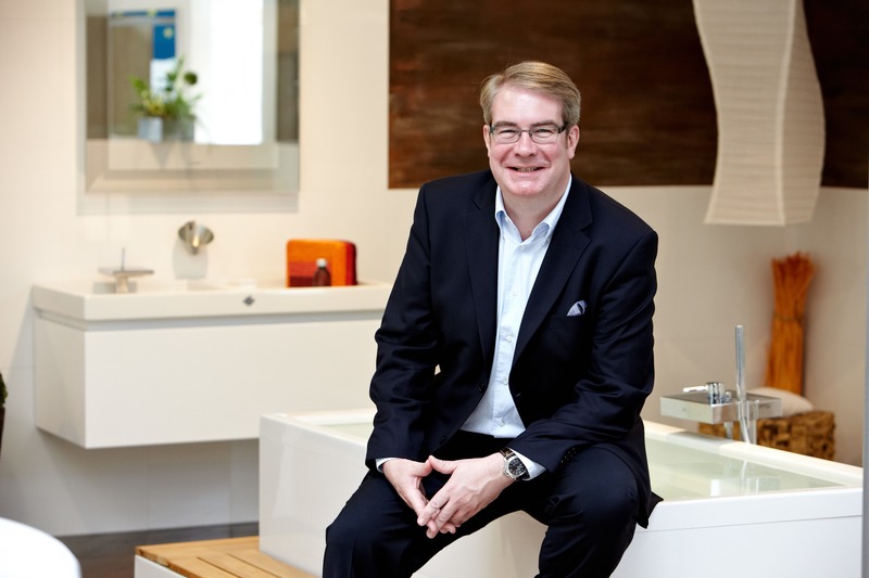 Dossier de presse | 2704-08 - Communiqué de presse | It’s time for more colour in the bathroom! - German Sanitary Industry Association / Vereinigung Deutsche Sanitärwirtschaft e.V. [VDS] - Évènement + Exposition - “The industry is hungry for lifestyle and colour. And the market definitely has an appetite for both.” Jens J. Wischmann, Managing director of the German Sanitary Industry Association (Vereinigung Deutsche Sanitärwirtschaft e.V. [VDS]) - Crédit photo : VDS