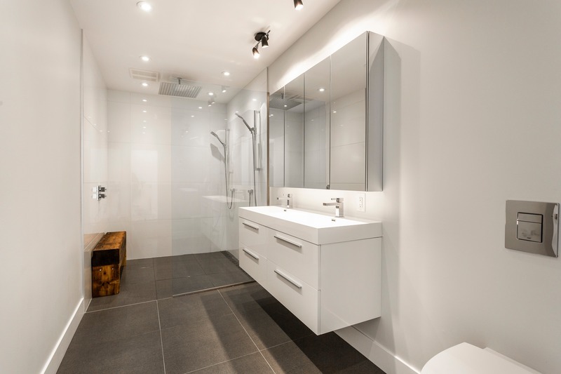 Dossier de presse | 3946-01 - Communiqué de presse | Le Castor Des Érables - Parkhouse - Design d’intérieur résidentiel -  Split-Level - Salle de bain - Crédit photo : Parkhouse/Bardagi