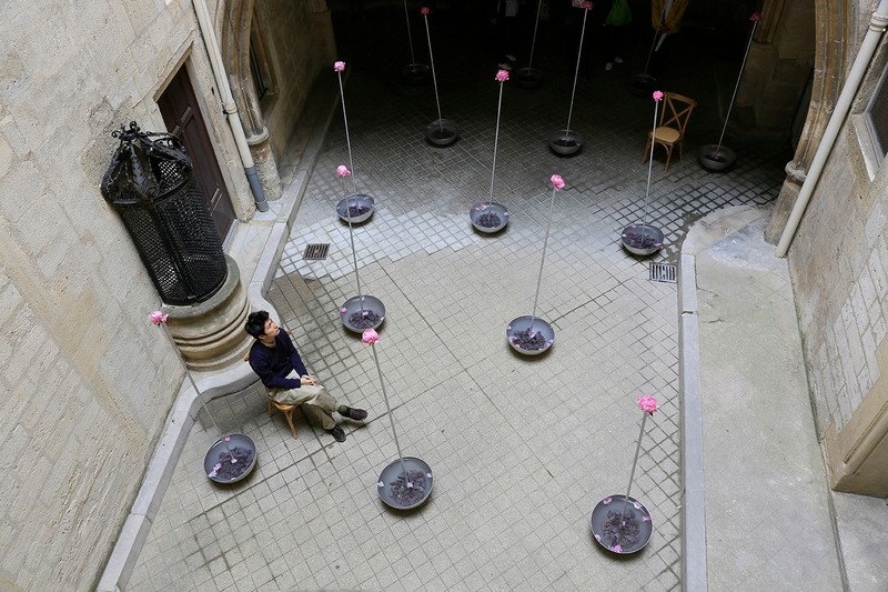 Dossier de presse | 982-44 - Communiqué de presse | Festival des Architectures Vives 2019 - La Beauté - Association Champ Libre - Design urbain - <p>Cour d'eau et de fleurs - Kuma &amp; Elsa - Paris, France</p> - Crédit photo : ©photoarchitecture ©FestivaldesArchitecturesVives