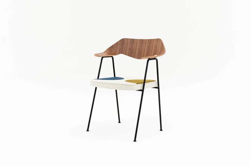 Dossier de presse | 4174-01 - Communiqué de presse | 'A Day to Remember' - Case Furniture - Produit - 15 designers customise 675 Chair - Crédit photo : Case Furniture  