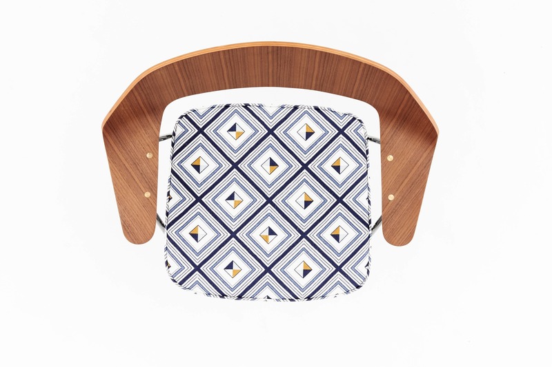 Dossier de presse | 4174-01 - Communiqué de presse | 'A Day to Remember' - Case Furniture - Produit - 15 designers customise 675 Chair - Crédit photo : Case Furniture  