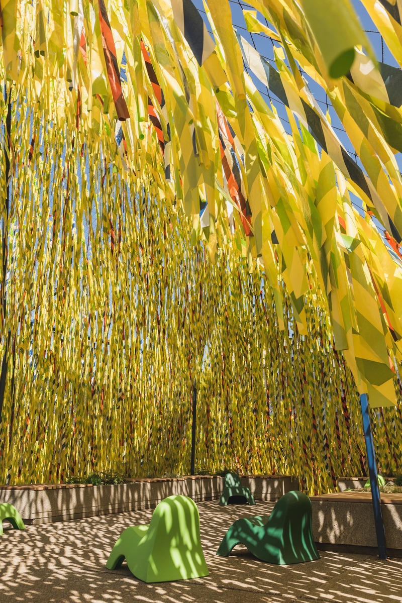 Press kit | 837-31 - Press release | Roof Line Garden II at the Musée de la civilisation and Swing Line Garden at the Reford Gardens by Julia Jamrozik and Coryn Kempster - International Garden Festival / Reford Gardens - Event + Exhibition -  <p> Roof Line Garden II </p><p>by Julia Jamrozik &amp; Coryn Kempster</p>  - Photo credit:  Marc-Antoine Hallé, Icône 