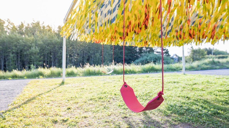 Press kit | 837-31 - Press release | Roof Line Garden II at the Musée de la civilisation and Swing Line Garden at the Reford Gardens by Julia Jamrozik and Coryn Kempster - International Garden Festival / Reford Gardens - Event + Exhibition - <p>Swing Line Garden </p><p>by Julia Jamrozik &amp; Coryn Kempster</p> - Photo credit: Jean-Christophe Lemay
