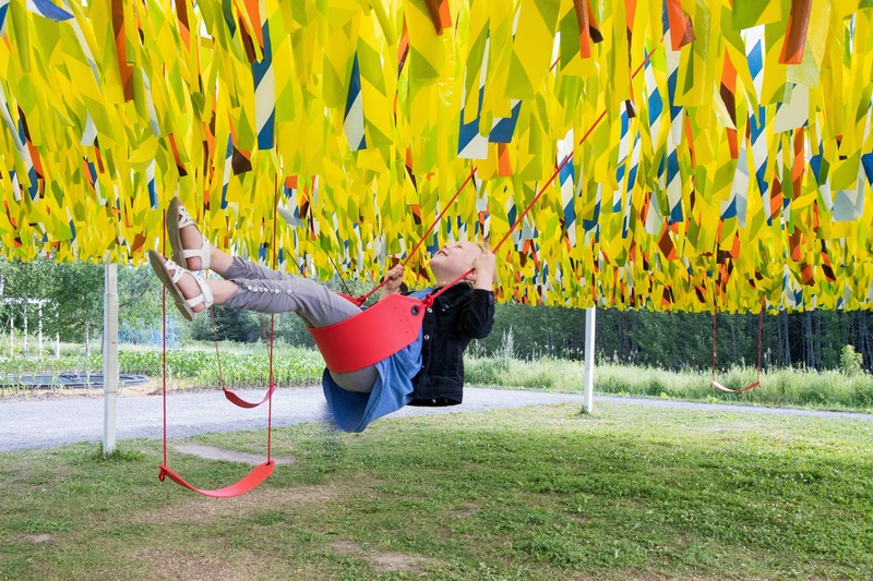 Press kit | 837-31 - Press release | Roof Line Garden II at the Musée de la civilisation and Swing Line Garden at the Reford Gardens by Julia Jamrozik and Coryn Kempster - International Garden Festival / Reford Gardens - Event + Exhibition - <p>Swing Line Garden </p><p>by Julia Jamrozik &amp; Coryn Kempster</p> - Photo credit: Jean-Christophe Lemay