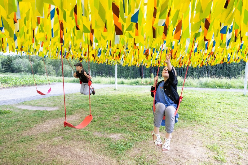 Press kit | 837-31 - Press release | Roof Line Garden II at the Musée de la civilisation and Swing Line Garden at the Reford Gardens by Julia Jamrozik and Coryn Kempster - International Garden Festival / Reford Gardens - Event + Exhibition - <p>Swing Line Garden </p><p>by Julia Jamrozik &amp; Coryn Kempster</p> - Photo credit: Jean-Christophe Lemay