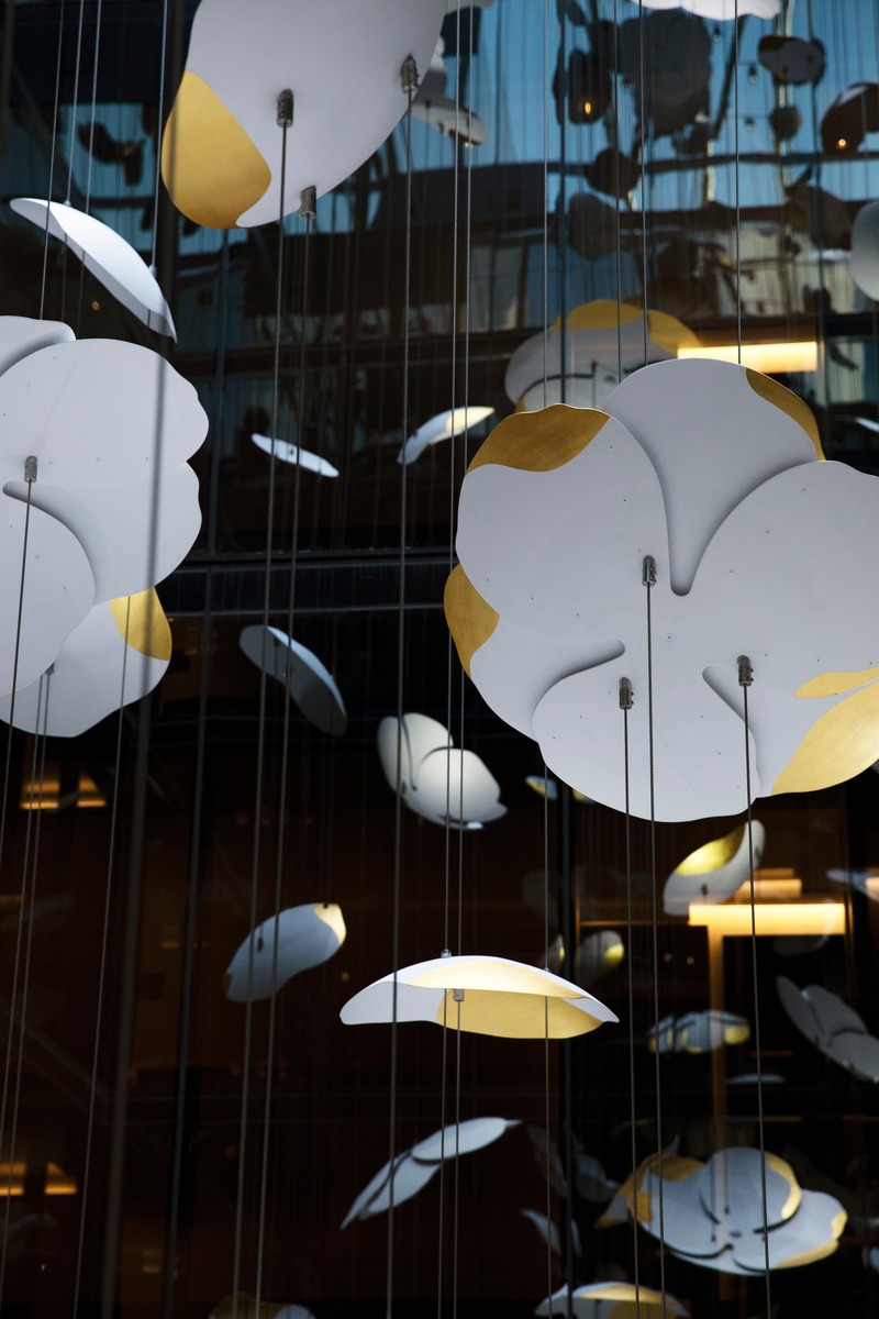 Press kit | 1082-04 - Press release | Pascale Girardin debuts site-specific sculpture for the Four Seasons Hotel Montreal - Pascale Girardin - Art - Accents of 22-carat gold leaf gilding enhance the subtle tones of white.<br style=""> - Photo credit: Stephany Hildebrand