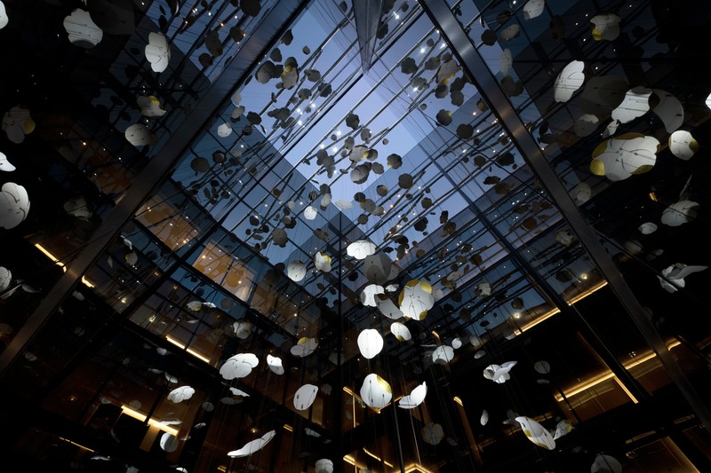 Press kit | 1082-04 - Press release | Pascale Girardin debuts site-specific sculpture for the Four Seasons Hotel Montreal - Pascale Girardin - Art - Suspended in the hotel’s open-air atrium, the sculpture, entitled Contemplation, is a centrepiece, evoking nature in the very heart of the luxury establishment. - Photo credit: Stephany Hildebrand