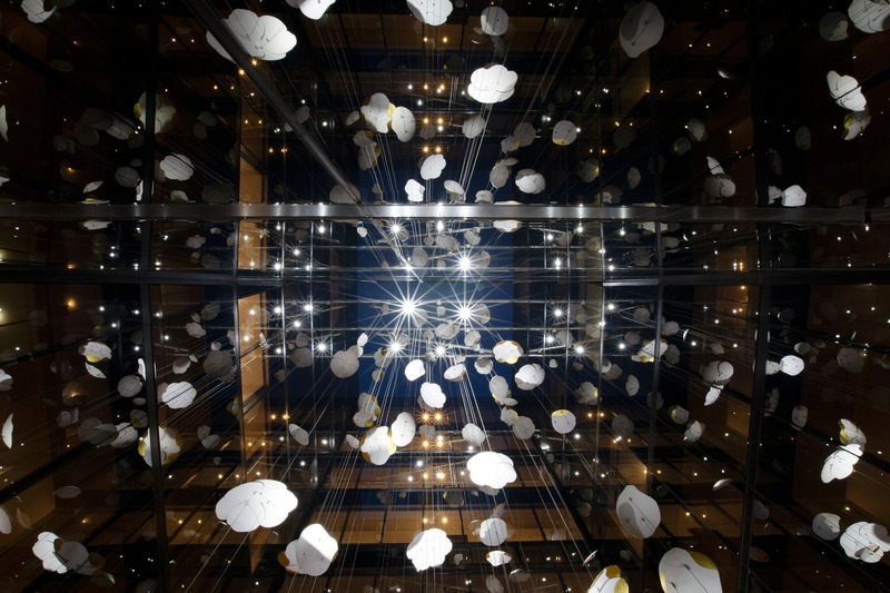 Press kit | 1082-04 - Press release | Pascale Girardin debuts site-specific sculpture for the Four Seasons Hotel Montreal - Pascale Girardin - Art - "Contemplation’s" organic form creates an elegant counterpoint to the hotel’s linear architecture. - Photo credit: Stephany Hildebrand