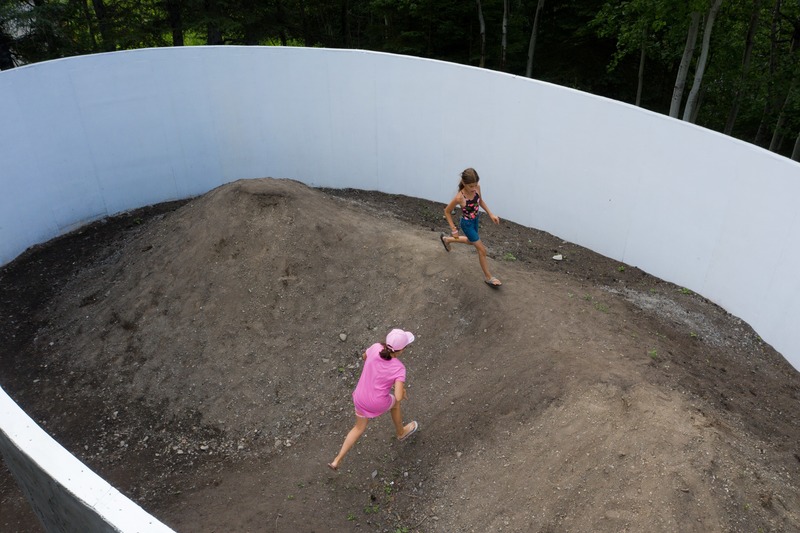Press kit | 837-33 - Press release | The International Garden Festival Celebrates its 20th Edition - Playgrounds - International Garden Festival | Reford Gardens - Landscape Architecture - Dirt Ground <br>Silvia Bachetti &amp; Agnese Casadio<br>– Bologna, Italy - Photo credit: Martin Bond