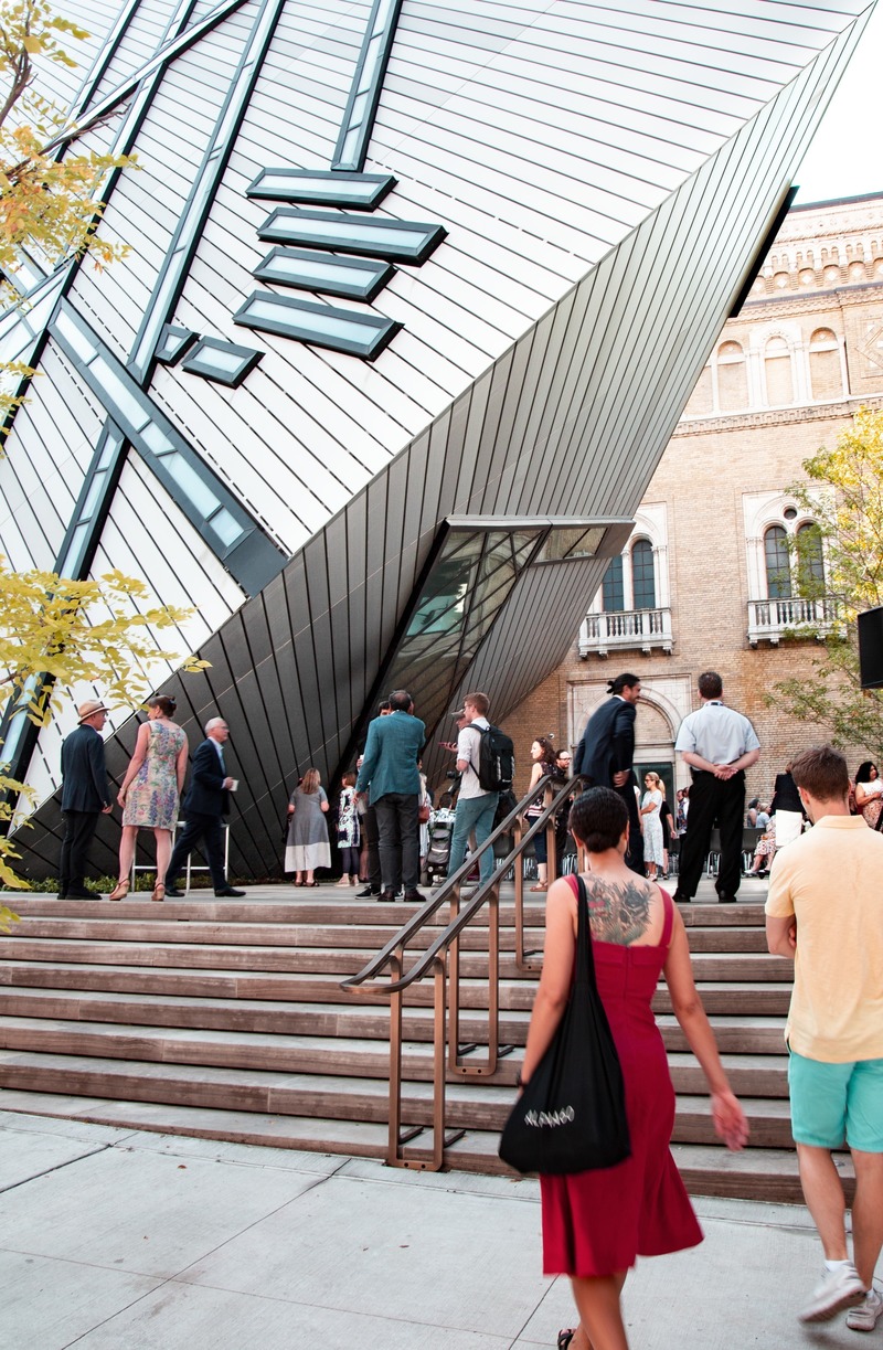 Press kit | 907-09 - Press release | ROM Welcome Project - Hariri Pontarini Architects - Institutional Architecture - The Helga and Mike Schmidt Performance Terrace. - Photo credit: Hariri Pontarini Architects