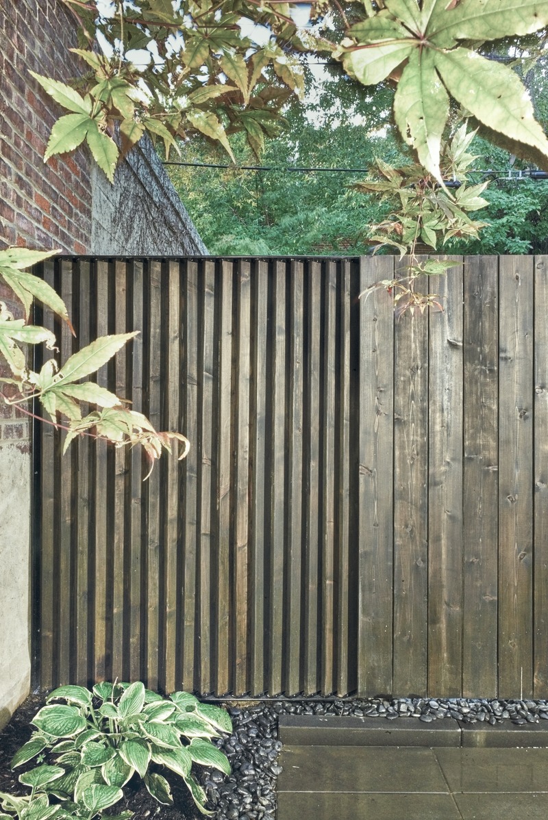 Dossier de presse | 1054-06 - Communiqué de presse | La cour intérieure - MYTO design d'espaces vivants - Architecture de paysage - Crédit photo : Pierre Béland