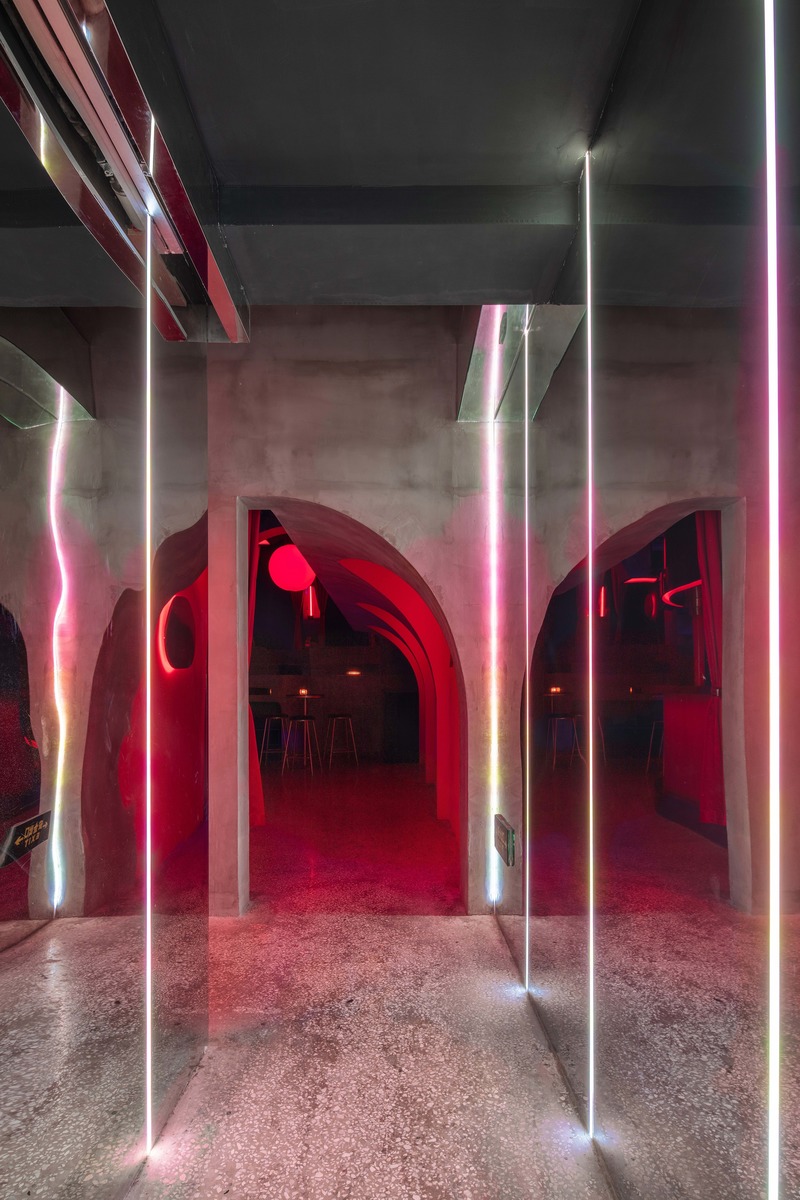 Press kit | 4178-01 - Press release | A Styled Bar in Wuhan Commercial Street - J.H Architecture - Commercial Interior Design - Photo credit: Chen Ming