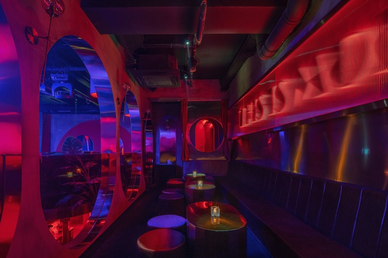 Press kit | 4178-01 - Press release | A Styled Bar in Wuhan Commercial Street - J.H Architecture - Commercial Interior Design - Photo credit: Chen Ming