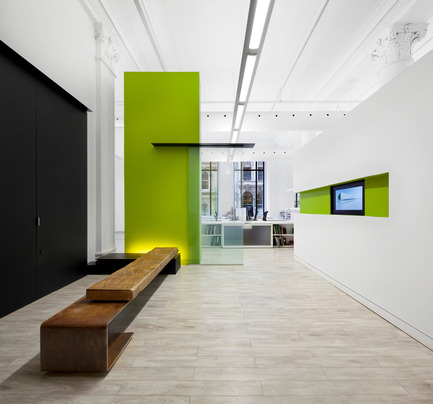Dossier de presse | 752-02 - Communiqué de presse | Bureau 100 - NFOE et associés architectes - Design d’intérieur commercial - Crédit photo : Stéphane Brügger