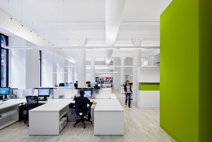 Dossier de presse | 752-02 - Communiqué de presse | Bureau 100 - NFOE et associés architectes - Design d’intérieur commercial - Crédit photo : Stéphane Brügger