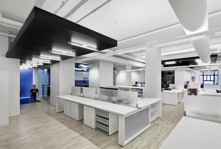 Dossier de presse | 752-02 - Communiqué de presse | Bureau 100 - NFOE et associés architectes - Design d’intérieur commercial - Crédit photo : Stéphane Brügger