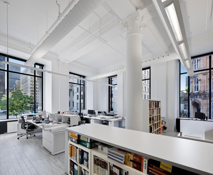 Dossier de presse | 752-02 - Communiqué de presse | Bureau 100 - NFOE et associés architectes - Design d’intérieur commercial - Crédit photo : Stéphane Brügger