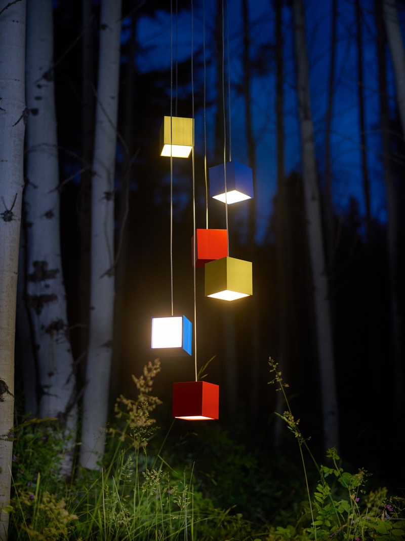 Dossier de presse | 3412-03 - Communiqué de presse | Cube Light - Karice Enterprises Ltd. - Design d’éclairage - Cube Pendant Light - Shot in a grove of Birch Trees - Crédit photo : Jordan N. Dery
