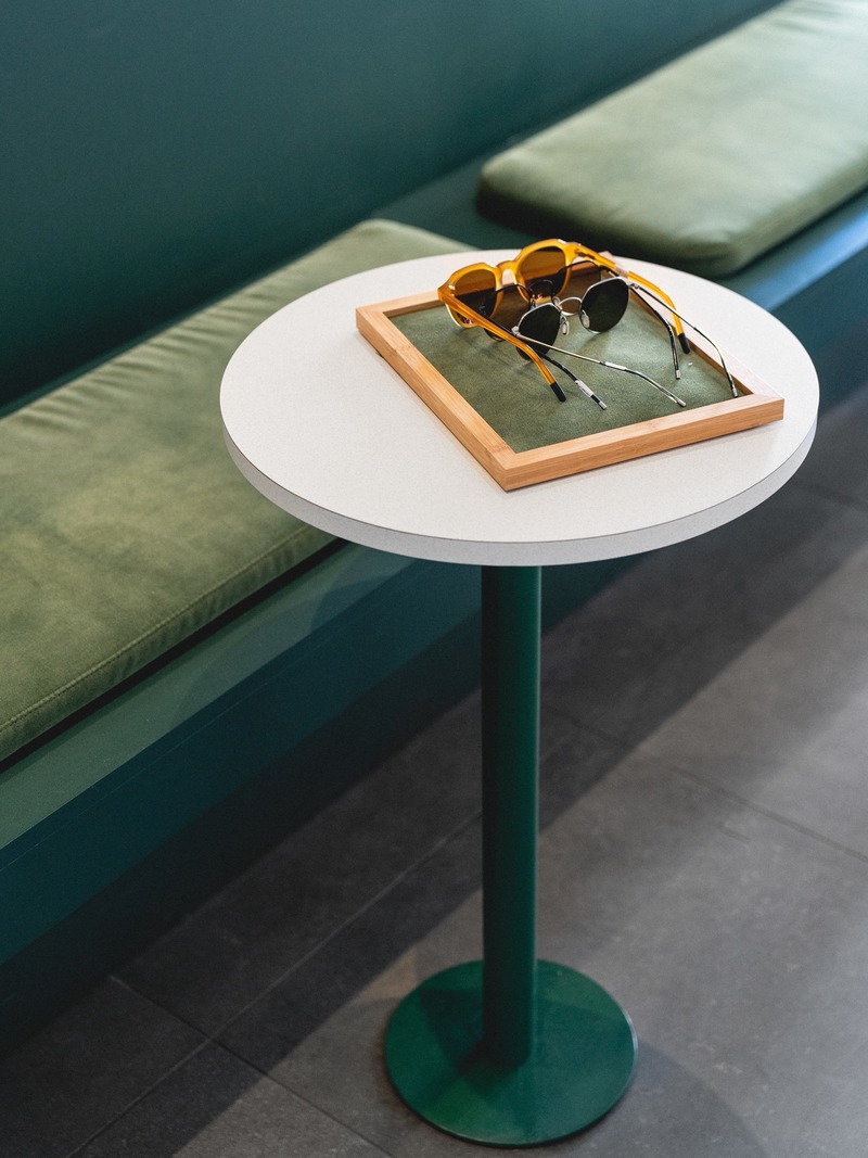 Press kit | 3216-01 - Press release | Uvée: eco-responsible optometry clinic - CATHERINE CATHERINE - Commercial Interior Design - Waiting bench - Photo credit: Raphaël Thibodeau