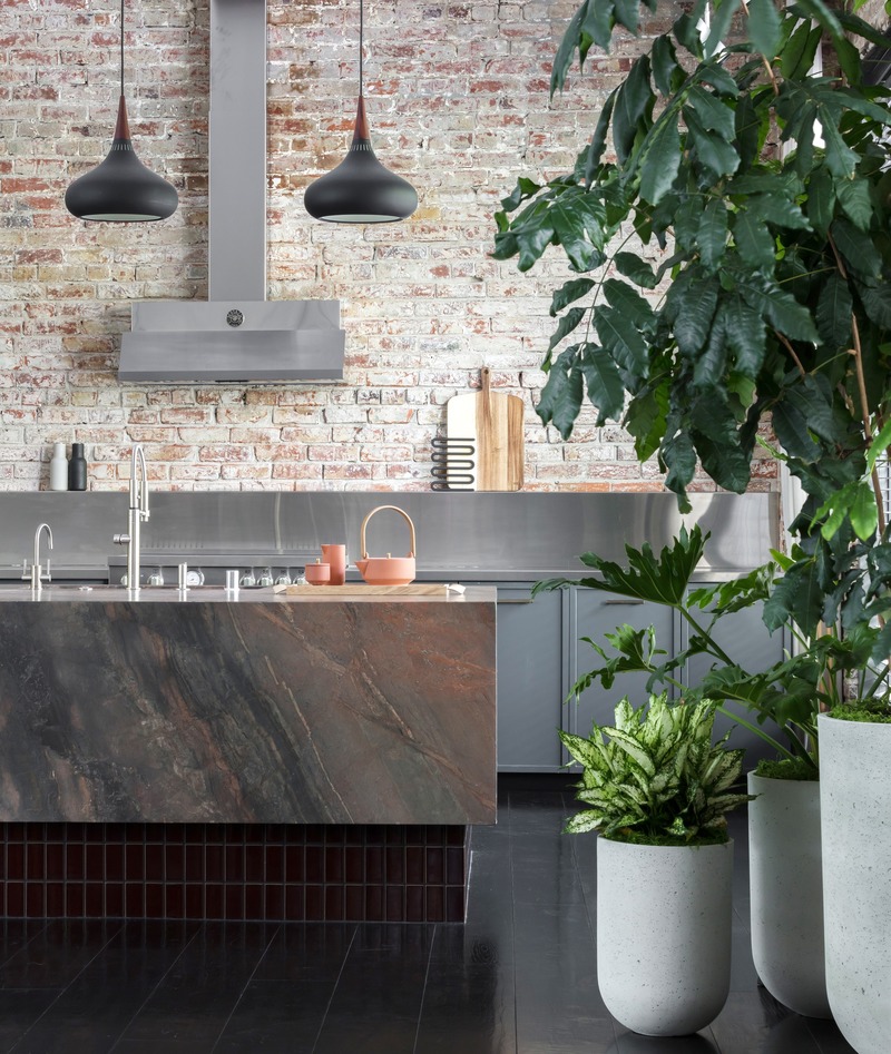 Press kit | 2886-03 - Press release | objekts - SkB Architects - Commercial Interior Design - <p class="">A luxe gourmet kitchen opposite the Veranda is fronted by a monumental marble-clad island that’s tailored to catered events.  </p> - Photo credit: Nicholas Worley