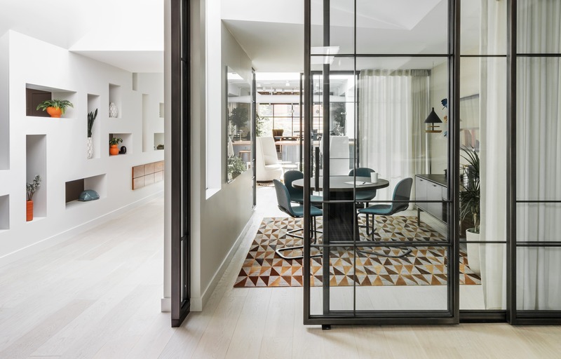 Press kit | 2886-03 - Press release | objekts - SkB Architects - Commercial Interior Design - <p class="">A transparent block of office and meeting space is defined by sliding glass and steel walls that allow flexibility between public and private.  </p> - Photo credit: Nicholas Worley