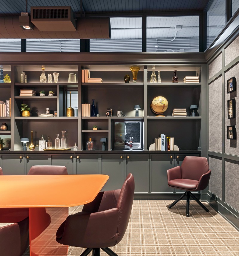 Press kit | 2886-03 - Press release | objekts - SkB Architects - Commercial Interior Design - Anchoring the rear of the bar is a paneled shelving wall that hides meeting space re-imagined as a warm, rich hideaway. A secret pass-through window adds to the speakeasy atmosphere. - Photo credit: Nicholas Worley
