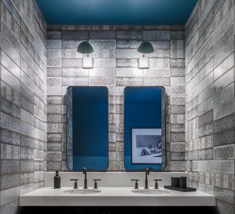 Press kit | 2886-03 - Press release | objekts - SkB Architects - Commercial Interior Design - Men's bathroom vanity - Photo credit: Nicholas Worley