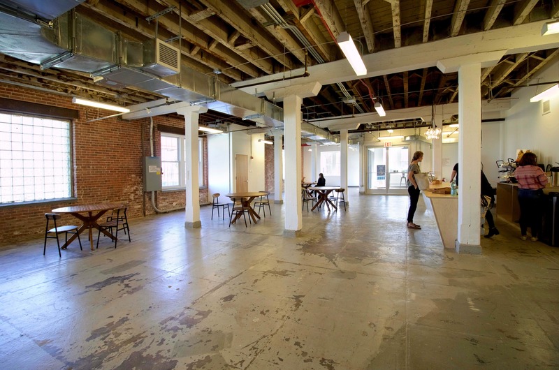 Dossier de presse | 1204-10 - Communiqué de presse | LMCC’s Arts Center Opens on Historic Governors Island - Pei Cobb Freed & Partners - Architecture institutionnelle - Coperaco Café, on ground level - Crédit photo : Nicole Saraniero / Untapped Cities