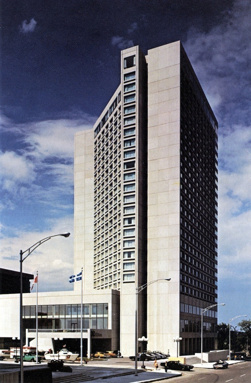 Dossier de presse | 916-15 - Communiqué de presse | René Menkès (1932-2019) - Menkès Shooner Dagenais LeTourneux Architectes - Architecture institutionnelle - Hilton Place Québec - Crédit photo : Archives MSDL Architectes