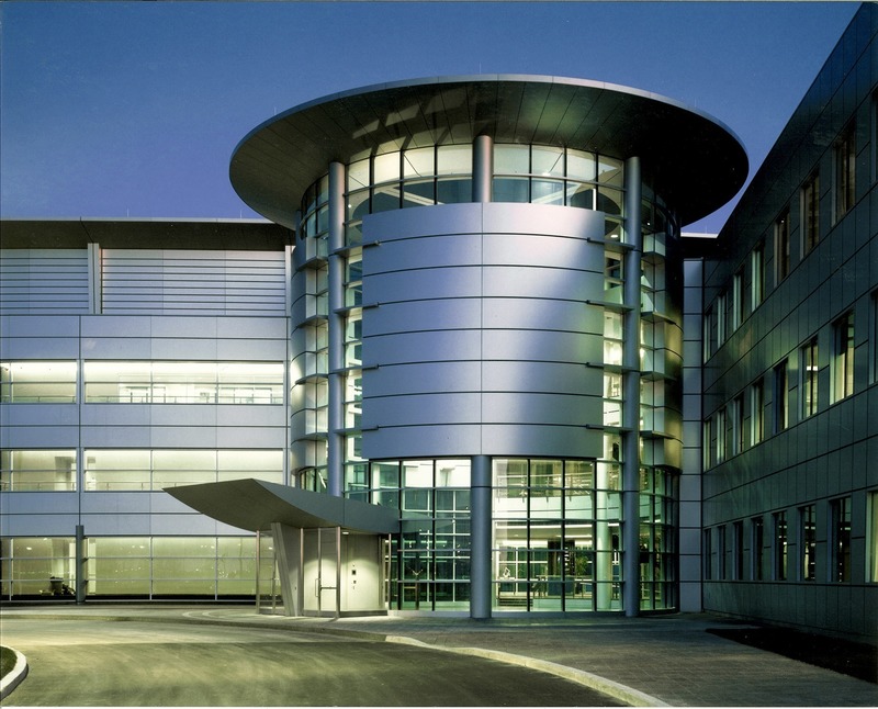 Dossier de presse | 916-15 - Communiqué de presse | René Menkès (1932-2019) - Menkès Shooner Dagenais LeTourneux Architectes - Architecture institutionnelle - Agence spatiale canadienne, Saint-Hubert, QC - Crédit photo : Archives MSDL Architectes