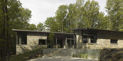 Dossier de presse | 780-02 - Communiqué de presse | La maison de Bromont - Paul Bernier Architecte - Architecture résidentielle - Crédit photo : James Brittain