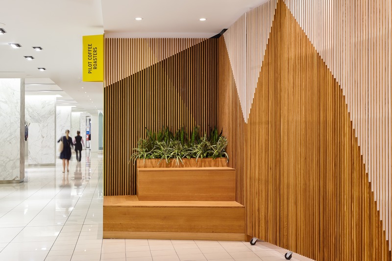 Press kit | 2682-01 - Press release | Innovation Through Design - The Symbiotic Link Between Branding and Architecture - Williamson Williamson Inc. - Commercial Interior Design - Pilot Manulife: The main entrance in the Manulife Centre has stadium seating outside the entry gate.  - Photo credit: Scott Norsworthy