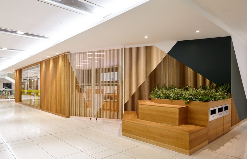 Press kit | 2682-01 - Press release | Innovation Through Design - The Symbiotic Link Between Branding and Architecture - Williamson Williamson Inc. - Commercial Interior Design - Pilot Manulife: A view from the Balmoral Street Entrance with the gate closed and the seating on the outside of the cafe.  - Photo credit: Scott Norsworthy