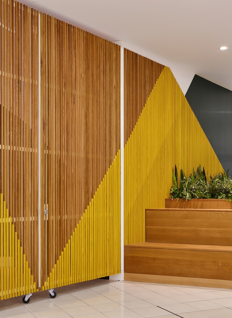 Press kit | 2682-01 - Press release | Innovation Through Design - The Symbiotic Link Between Branding and Architecture - Williamson Williamson Inc. - Commercial Interior Design - Pilot Manulife: A detail of the Balmoral Entrance gate. Different patterns are exposed as you view the slats from different angles.  - Photo credit: Scott Norsworthy