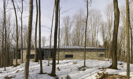 Dossier de presse | 780-02 - Communiqué de presse | La maison de Bromont - Paul Bernier Architecte - Architecture résidentielle - Crédit photo : James Brittain