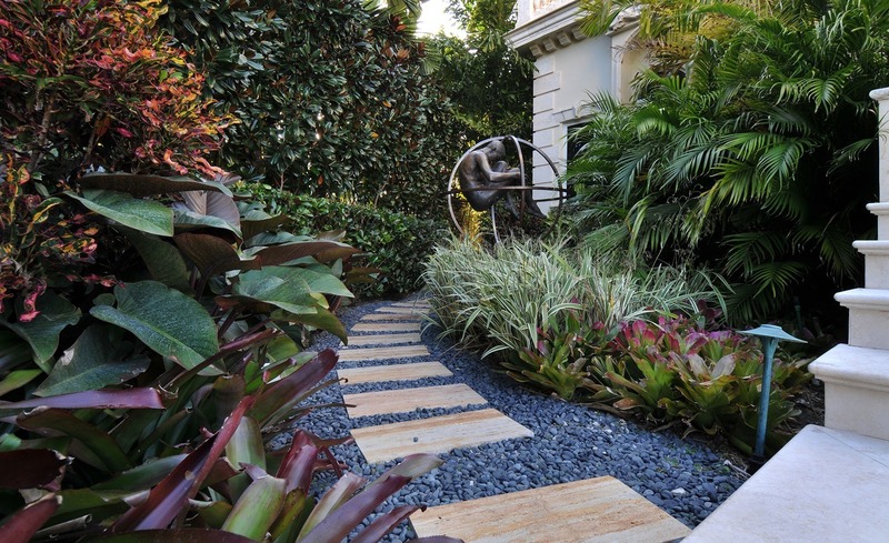 Dossier de presse | 3040-02 - Communiqué de presse | Landscape Design Workshop celebrates (3) Architecture MasterPrize™ Design Awards - Landscape Design Workshop - Architecture de paysage - Villa Magnolia: Sculpture Garden with Lush Tropical Planting - Crédit photo : Marc Sillman