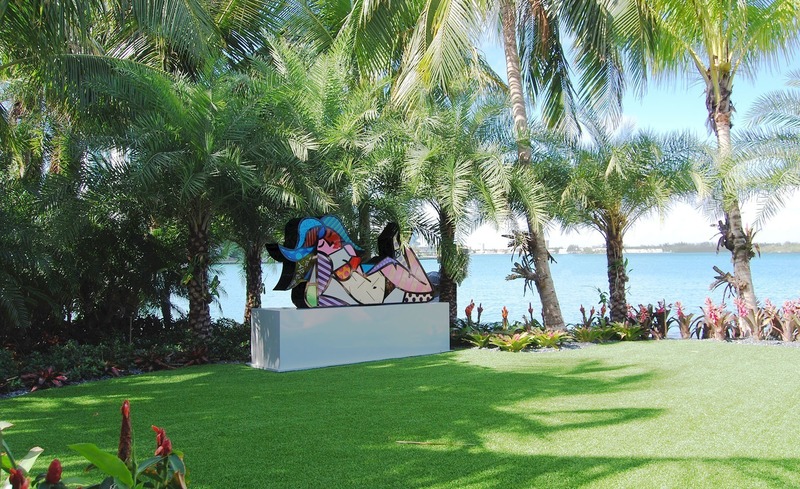 Dossier de presse | 3040-02 - Communiqué de presse | Landscape Design Workshop celebrates (3) Architecture MasterPrize™ Design Awards - Landscape Design Workshop - Architecture de paysage - Villa Magnolia: ‘Reclining Lady’ by Romero Britto - Crédit photo : Landscape Design Workshop