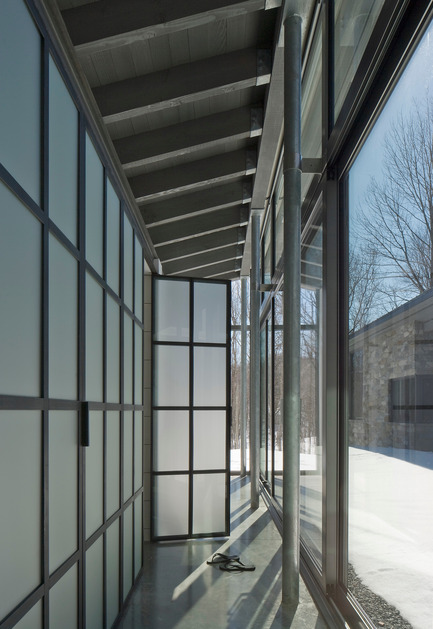 Dossier de presse | 780-02 - Communiqué de presse | La maison de Bromont - Paul Bernier Architecte - Architecture résidentielle - Crédit photo : James Brittain
