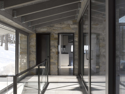 Dossier de presse | 780-02 - Communiqué de presse | La maison de Bromont - Paul Bernier Architecte - Architecture résidentielle - Crédit photo : James Brittain