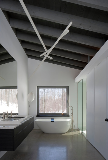 Dossier de presse | 780-02 - Communiqué de presse | La maison de Bromont - Paul Bernier Architecte - Architecture résidentielle - Crédit photo : James Brittain