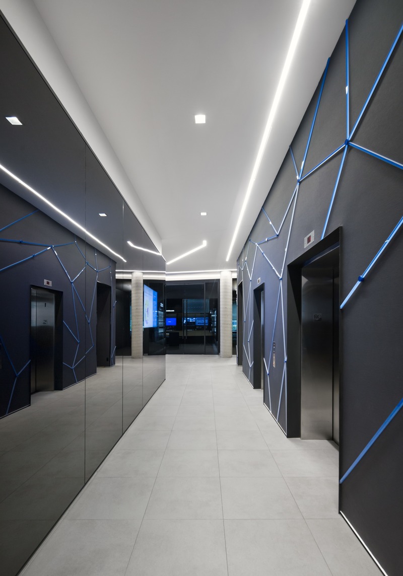 Press kit | 3143-02 - Press release | Genetec Spaces in Montreal: When Design Impacts Processes and Productivity - FOR. design planning - Commercial Interior Design - Architectural glass constrasting with the soft accoustic felt wall. - Photo credit: Stéphane Brugger