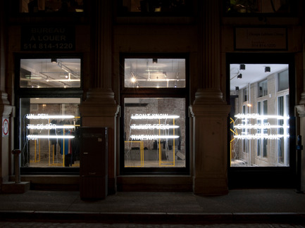 Press kit | 1007-01 - Press release | Quai 417 - Quai 417 - Commercial Interior Design - Nom de l'exposition / Name of the installation: Vitrines '' Électro-poétiques'' / Électrically poetic windowsArtiste / Artist: Studio de création Double-ÉchoDate: December 2011 - Photo credit: Double-Écho