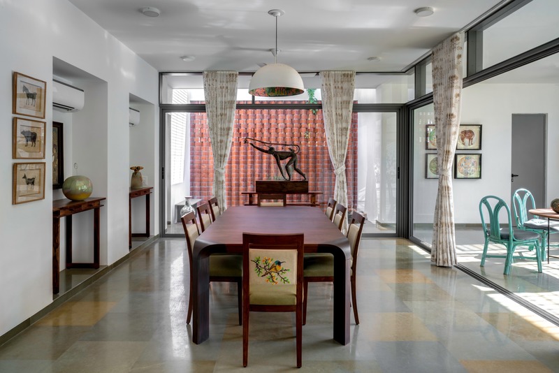 Press kit | 4016-02 - Press release | An Atypical Single User Villa - SquareWorks - Residential Architecture - Dining space depicting transparency and layering - Photo credit: Fabien Charuau