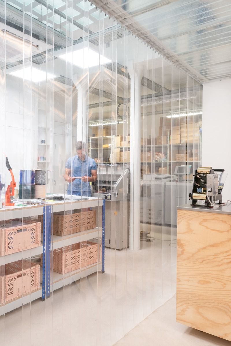 Dossier de presse | 2037-02 - Communiqué de presse | Nouveau showroom Papier Tigre - Cent15 architecture - Architecture commerciale - Crédit photo : Papier Tigre_Cent15 architecture_Caudroy photographie